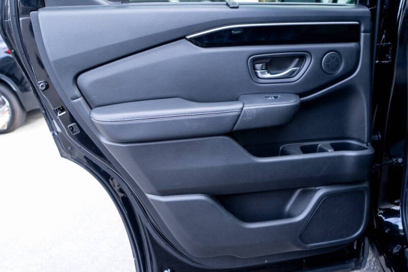 2023 Honda Pilot EX-L w/Rear Captain's Chairs