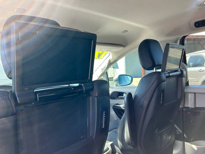 2017 Chrysler Pacifica Touring-L Plus