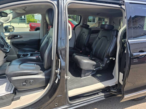 2017 Chrysler Pacifica Touring-L