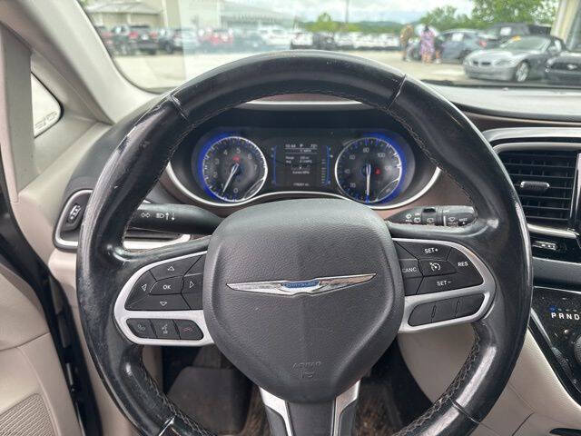2017 Chrysler Pacifica Touring-L