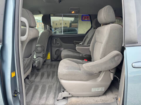 2005 Toyota Sienna LE 7 Passenger