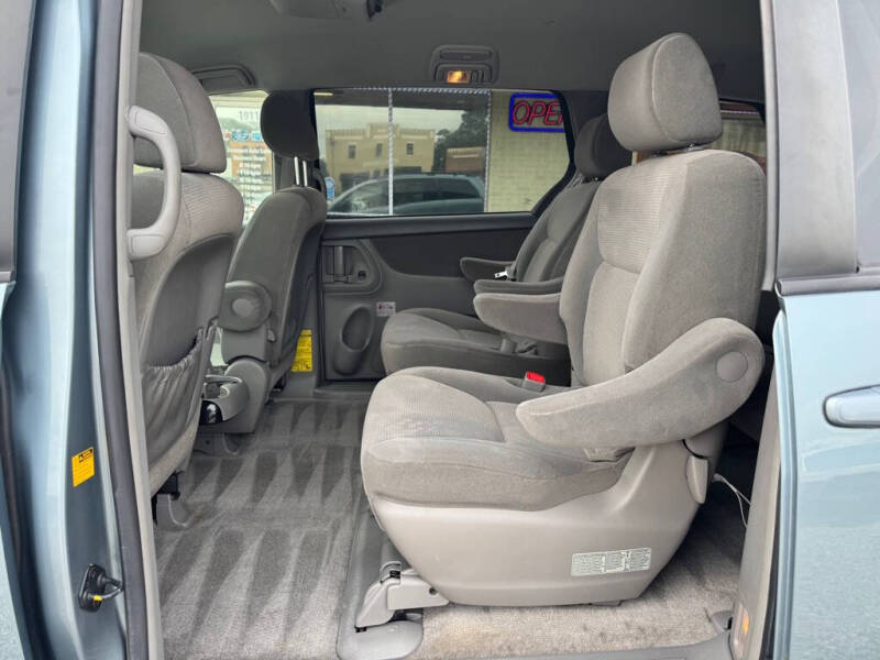2005 Toyota Sienna LE 7 Passenger