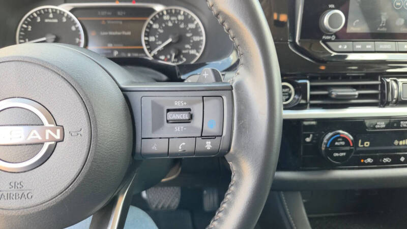 2024 Nissan Pathfinder SV