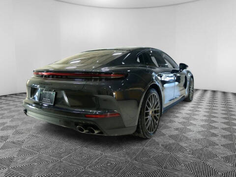 2025 Porsche Panamera 4