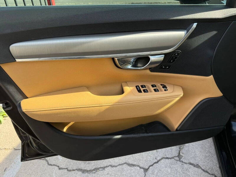 2017 Volvo S90 T6 Momentum