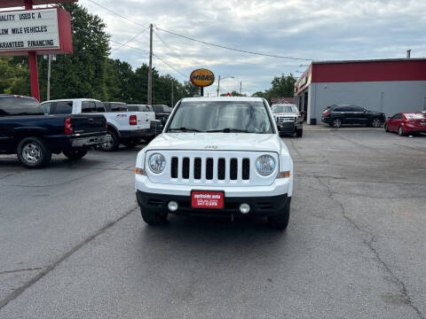 2016 Jeep Patriot for sale at Parkside Auto Sales & Service in Pekin IL