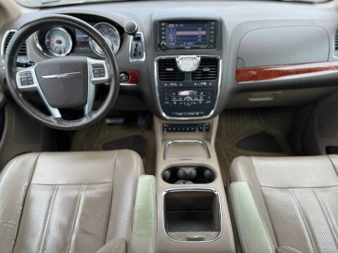 2013 Chrysler Town and Country Touring-L