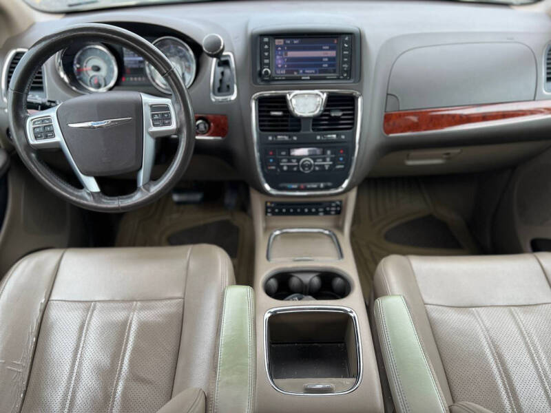 2013 Chrysler Town and Country Touring-L