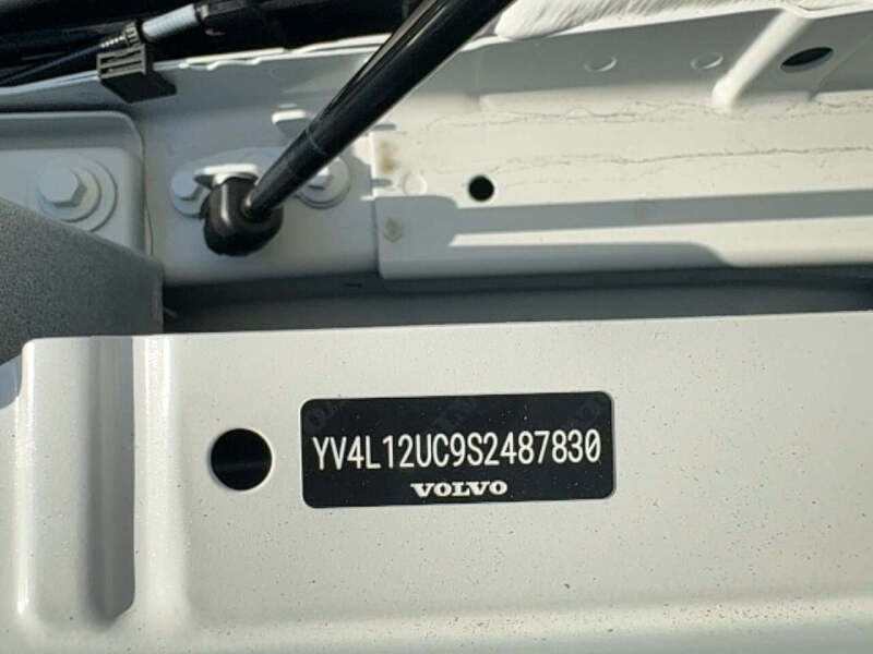 2025 Volvo XC40 B5 Plus Dark Theme