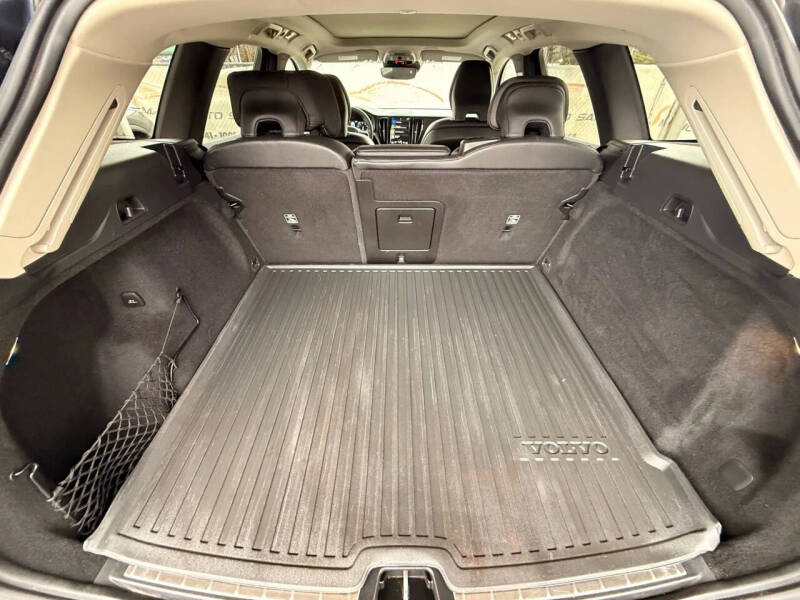 2020 Volvo XC60 T5 Momentum