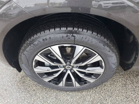 2025 Volvo XC60 B5 Core Dark Theme