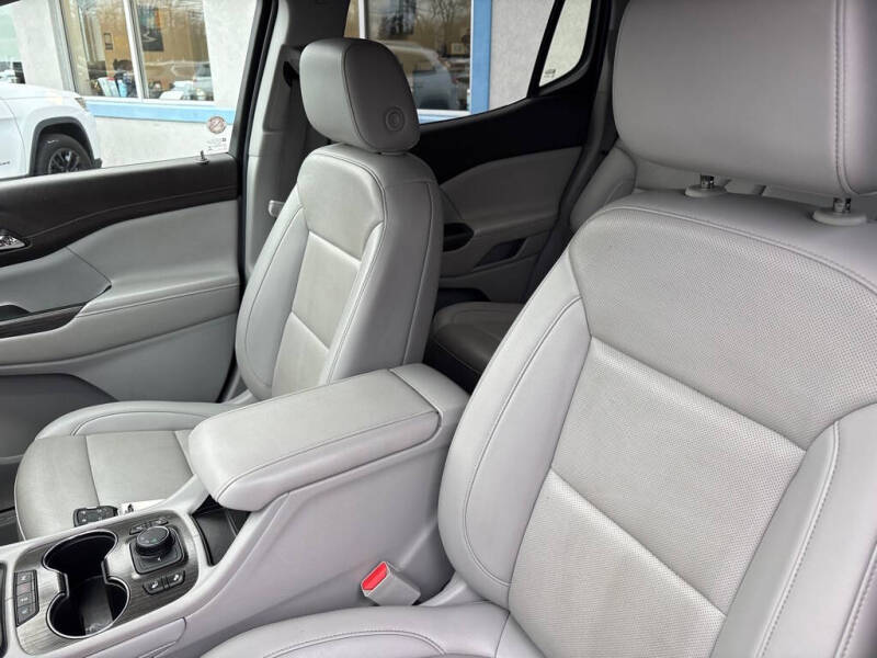 2023 GMC Acadia SLT