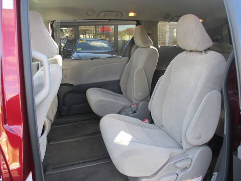 2018 Toyota Sienna LE 7-Passenger