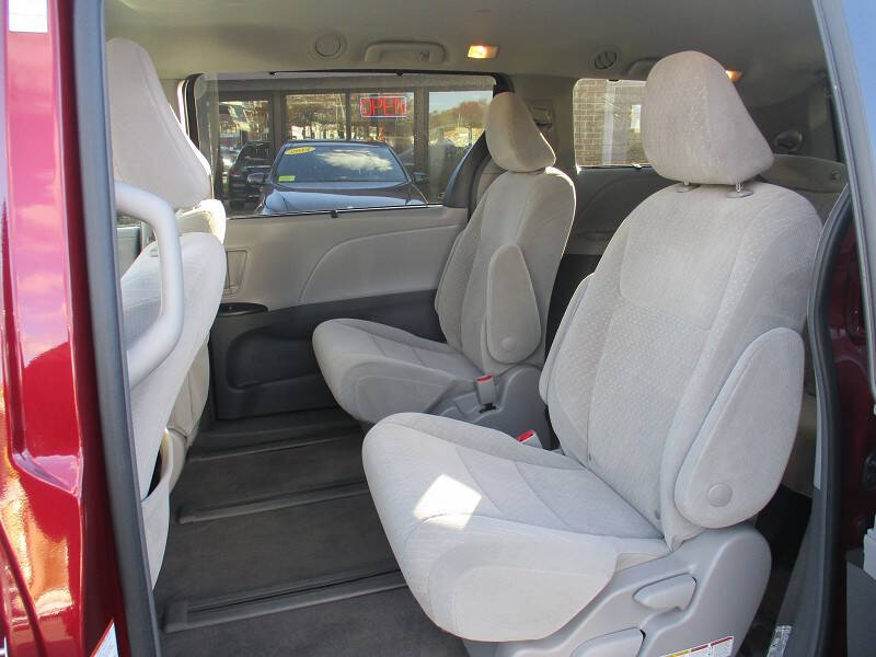 2018 Toyota Sienna LE 7-Passenger