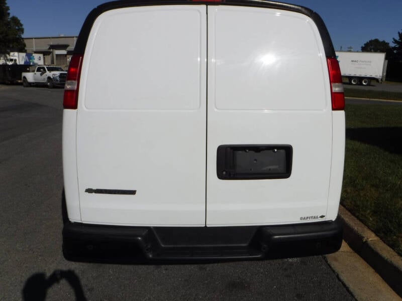 2018 Chevrolet Express Cargo null photo 12