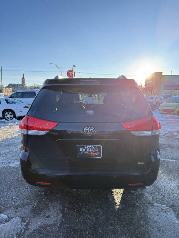 2013 Toyota Sienna XLE 8-Passenger