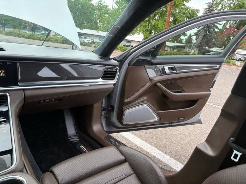 2017 Porsche Panamera