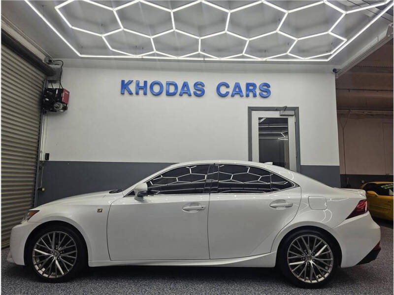 2016 Lexus IS 200t's photo