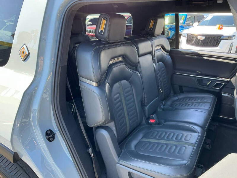 2024 Rivian R1S