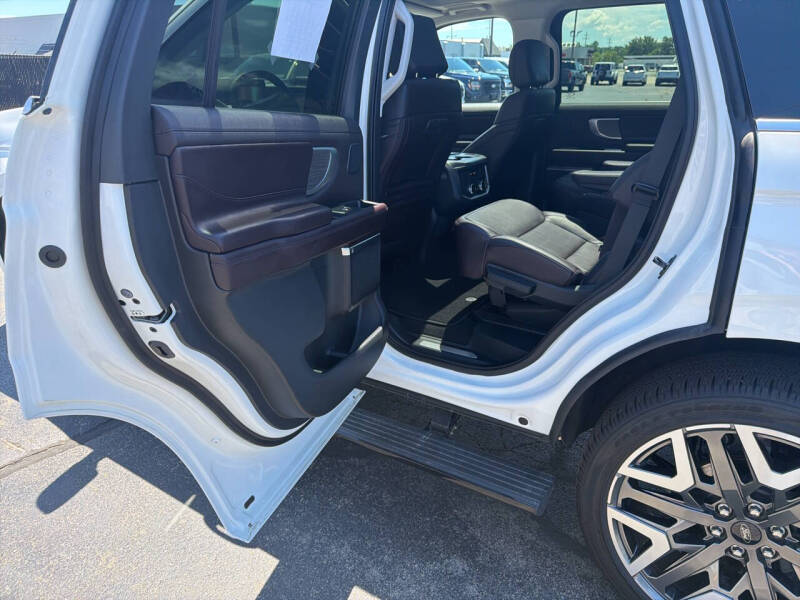 2025 Ford Expedition Platinum - Photo 17