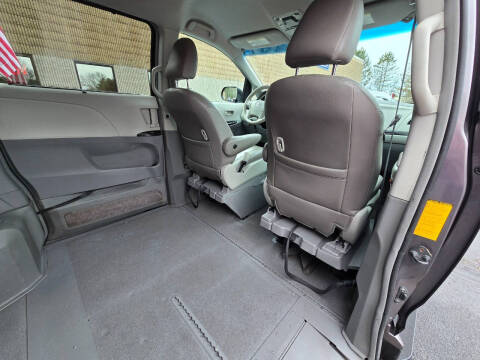 2013 Toyota Sienna LE Mobility 7-Passenger