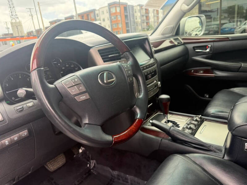 2014 Lexus LX 570