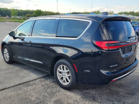 2025 Chrysler Pacifica Select