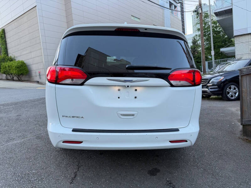 2018 Chrysler Pacifica LX