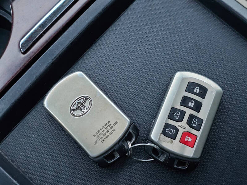 2011 Toyota Sienna XLE 8-Passenger