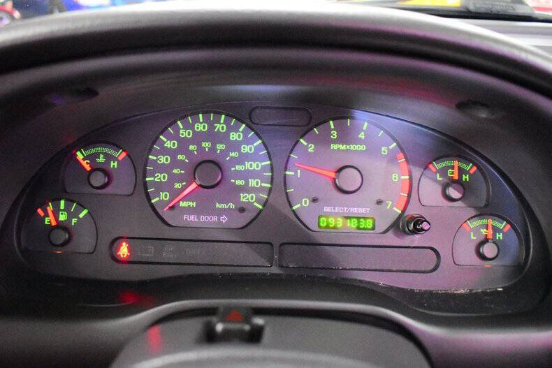 2004 Ford Mustang Deluxe