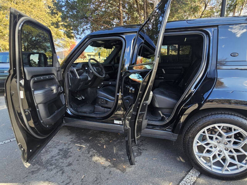 2024 Land Rover Defender 110 V8 P525