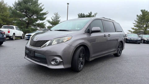 2012 Toyota Sienna SE 8-Passenger