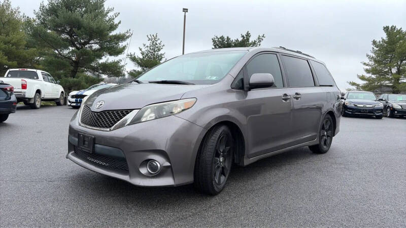 2012 Toyota Sienna SE 8-Passenger