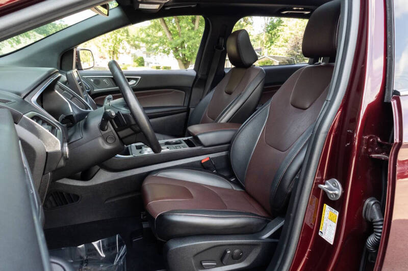 2021 Ford Edge Titanium