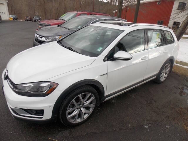 2019 Volkswagen Golf Alltrack for sale at Bachettis Auto Sales, Inc in Sheffield MA