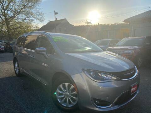 2019 Chrysler Pacifica for sale at Auto Universe Inc. in Paterson NJ