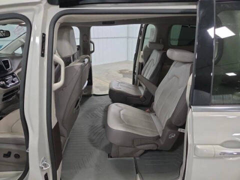 2017 Chrysler Pacifica Touring-L Plus