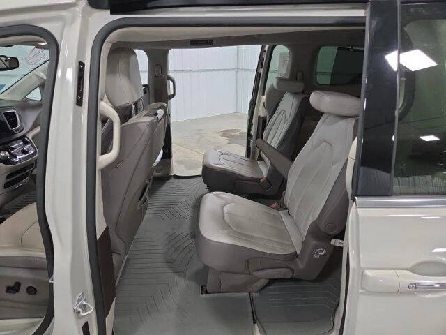 2017 Chrysler Pacifica Touring-L Plus