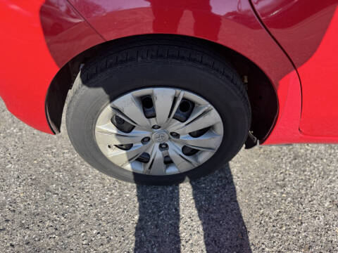 2014 Toyota Yaris 5-Door LE