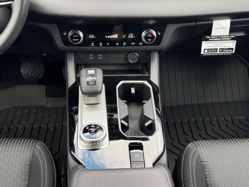 2025 Mitsubishi Outlander ES