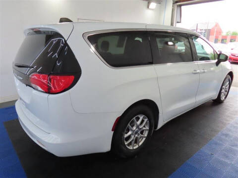 2023 Chrysler Voyager LX