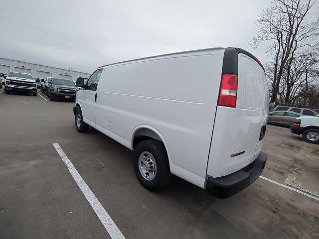 2025 Chevrolet Express 2500