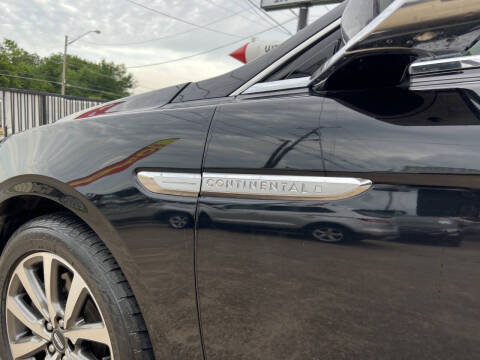 2017 Lincoln Continental Premiere
