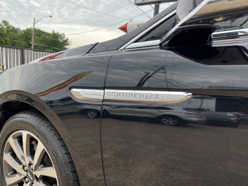 2017 Lincoln Continental Premiere