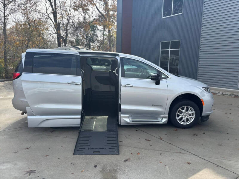 2024 Chrysler Pacifica Touring L