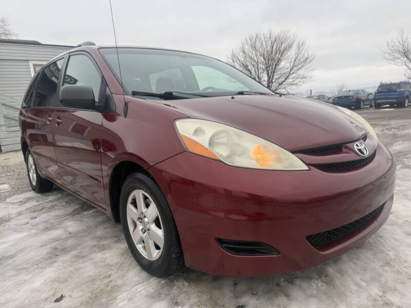 2009 Toyota Sienna LE's photo