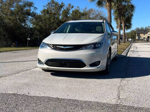 2017 Chrysler Pacifica Hybrid Platinum