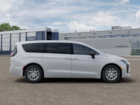2027 Chrysler Pacifica Select