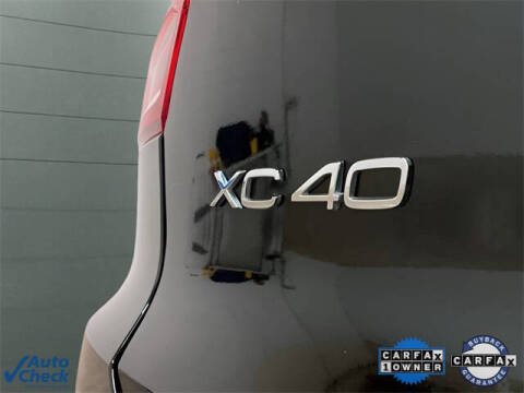 2025 Volvo XC40 B5 Core Bright Theme