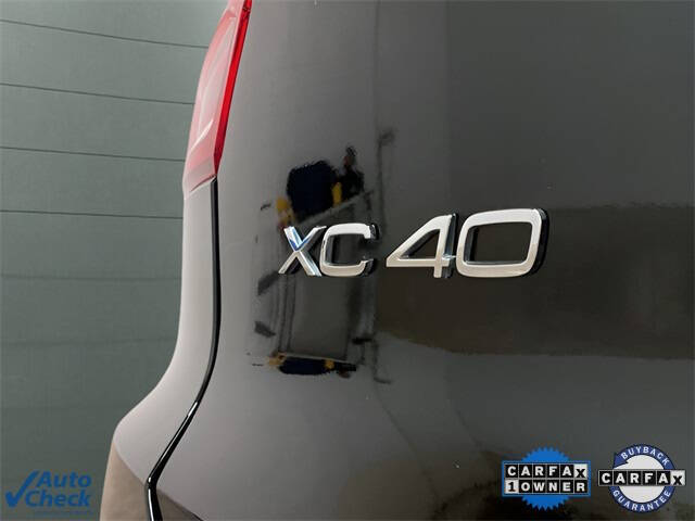2025 Volvo XC40 B5 Core Bright Theme